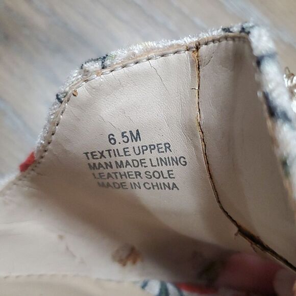 Gianni Bini Tan Huh heels, Floral pattern, Tan tassels, 4 inches, Size 6.5 - Picture 9 of 11